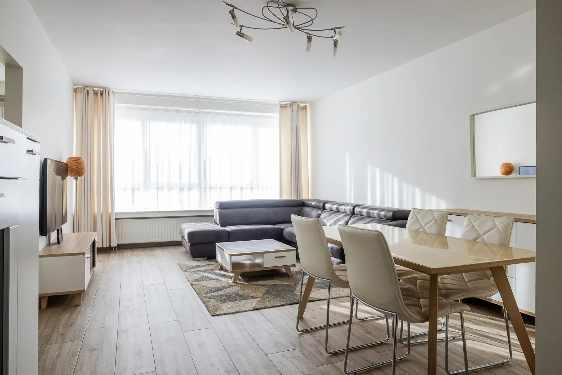 Instapklaar appartement in het centrum van Drogenbos foto {{pictureIndex}}