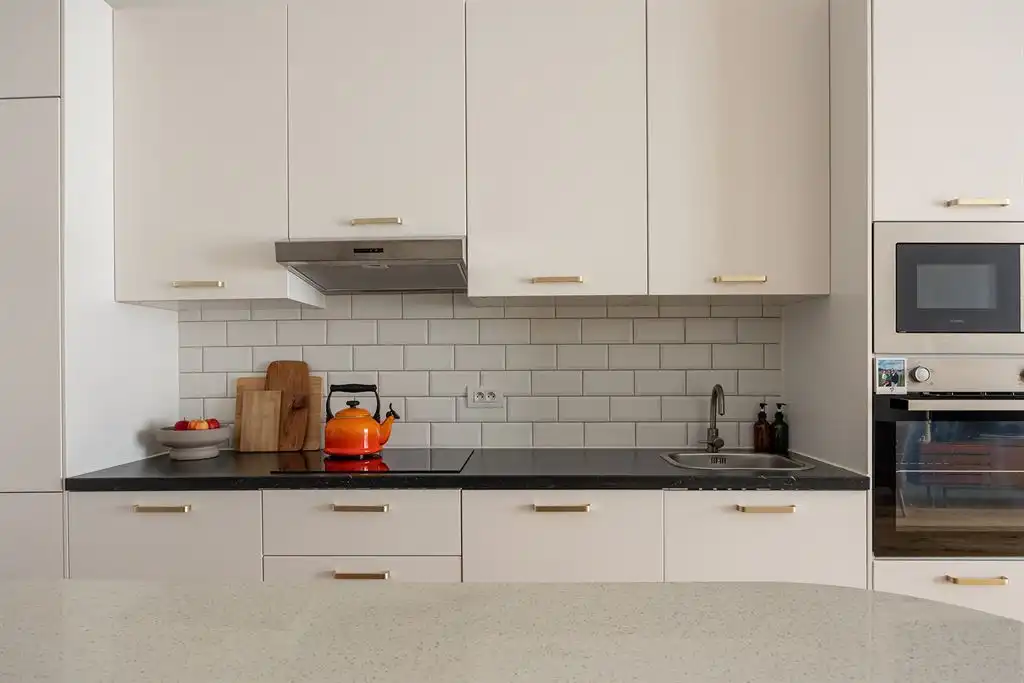 Gerenoveerd gelijkvloers appartement met terras foto 7