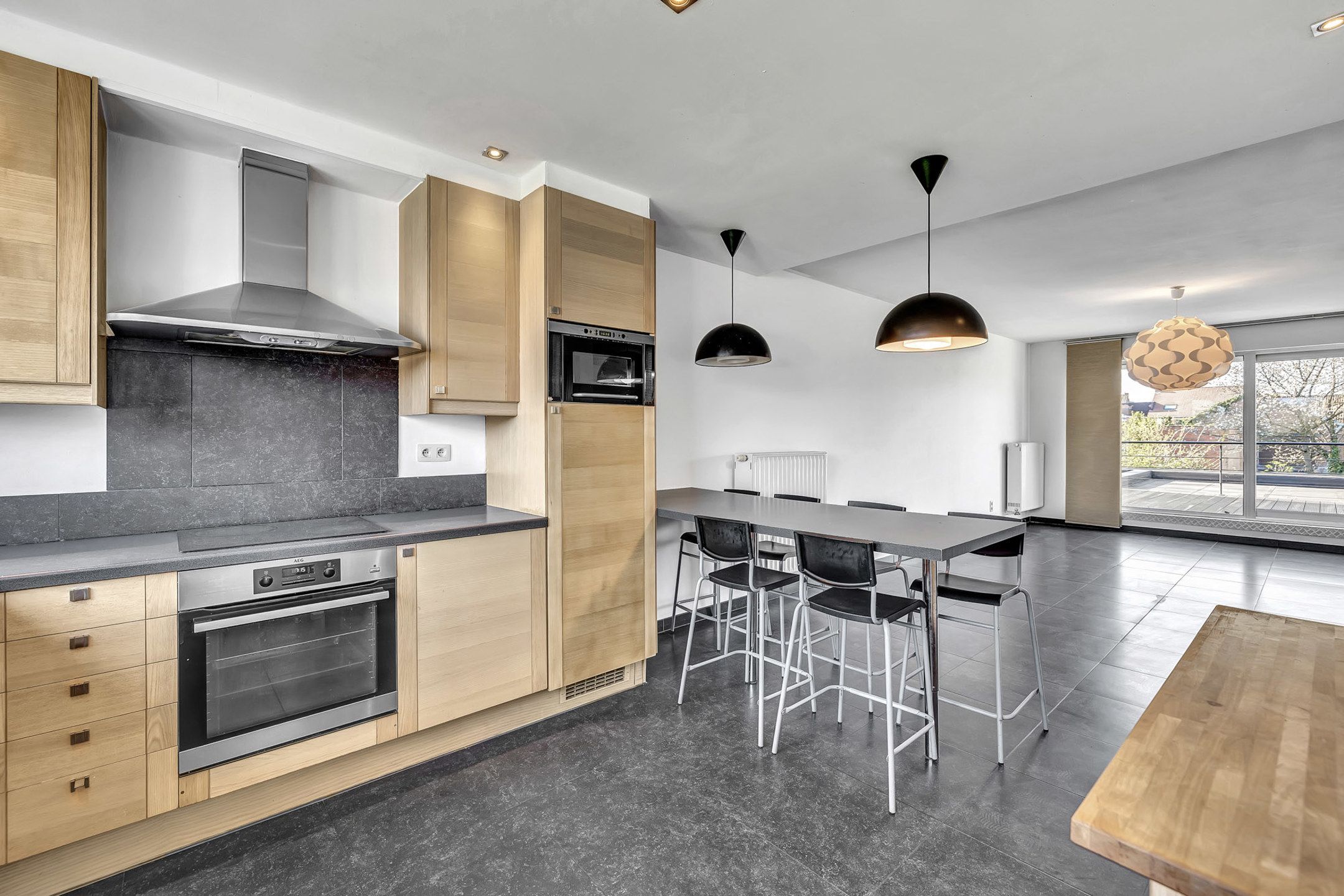 Ruime duplex met groot terras en garage foto 6
