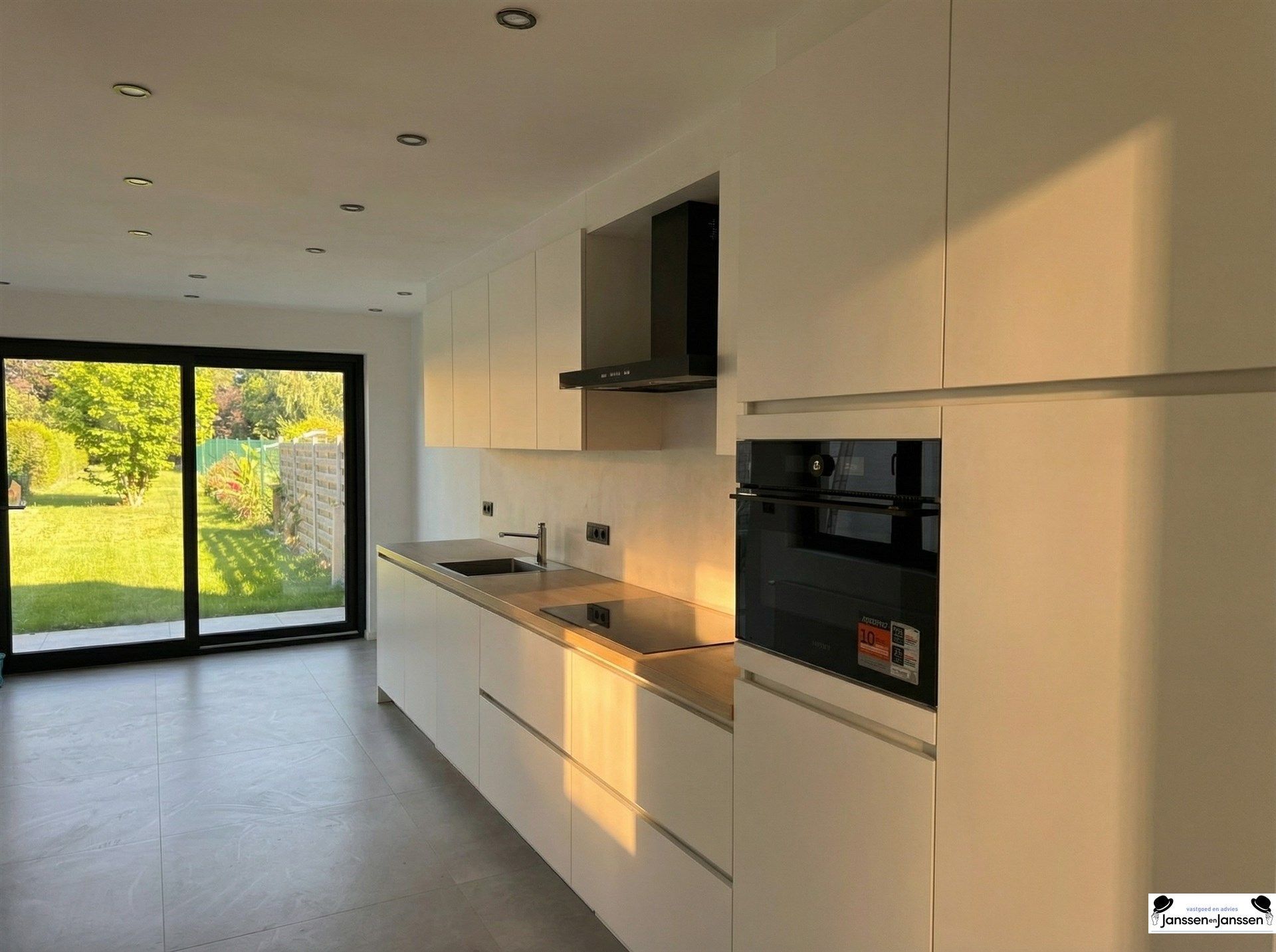 Instapklare woning met 4 slaapkamers, 2 badkamers, rustig gelegen foto 5