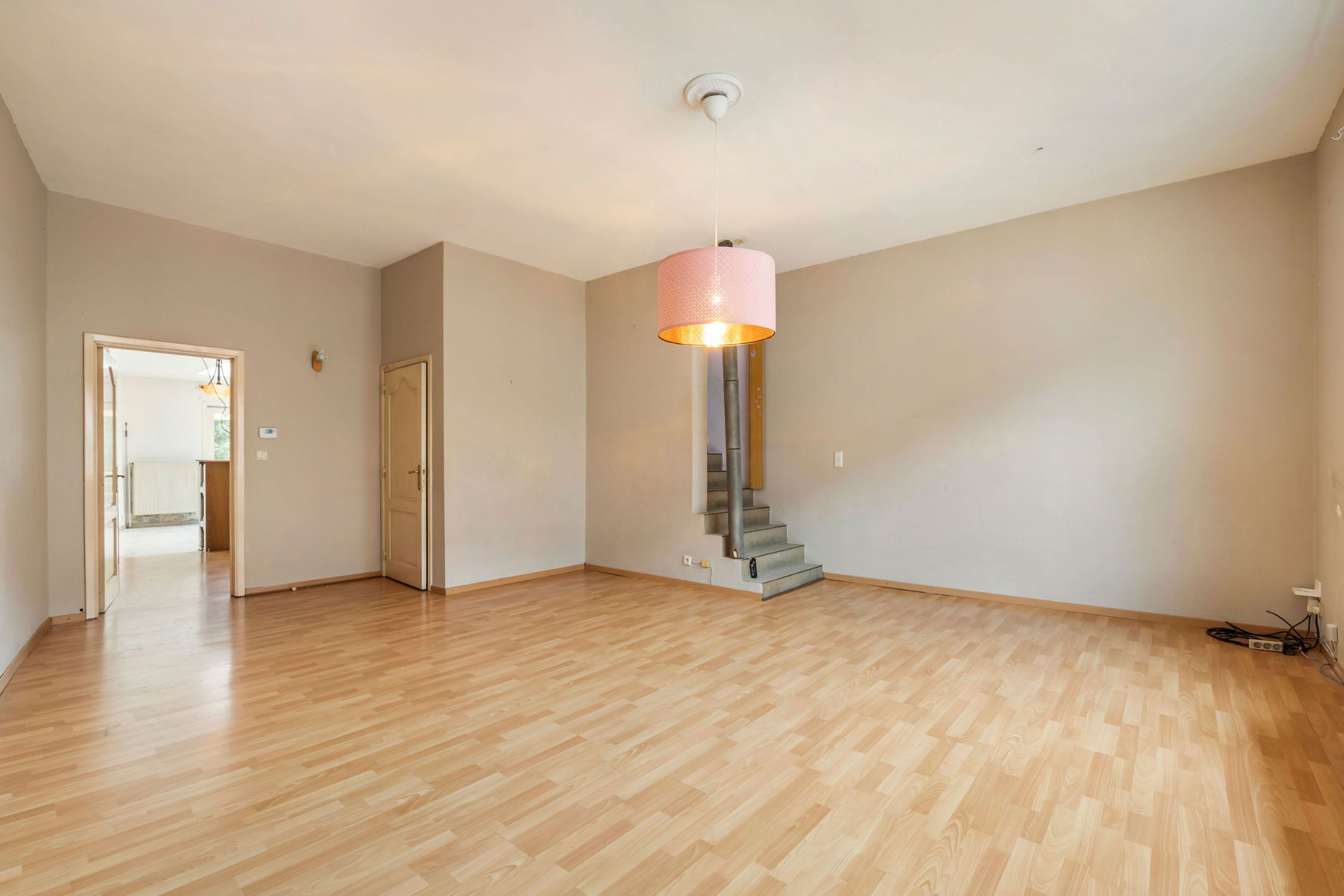 Wel gelegen commerciële ruimte en duplex appartement met tuin foto 5