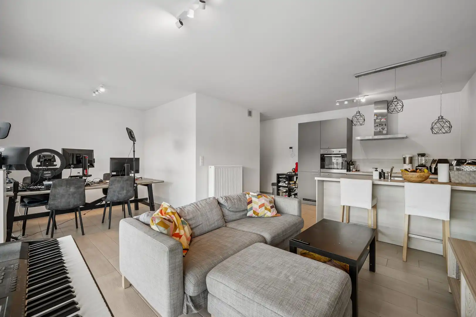 Modern 1-slaapkamerappartement met terras foto 7