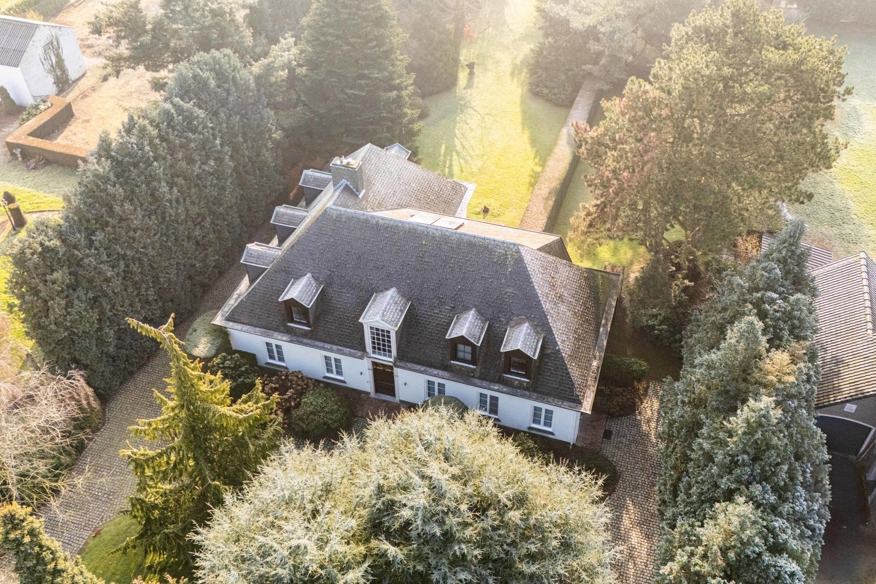 Exclusieve villa met privacy en dubbele woonentiteit  foto {{pictureIndex}}