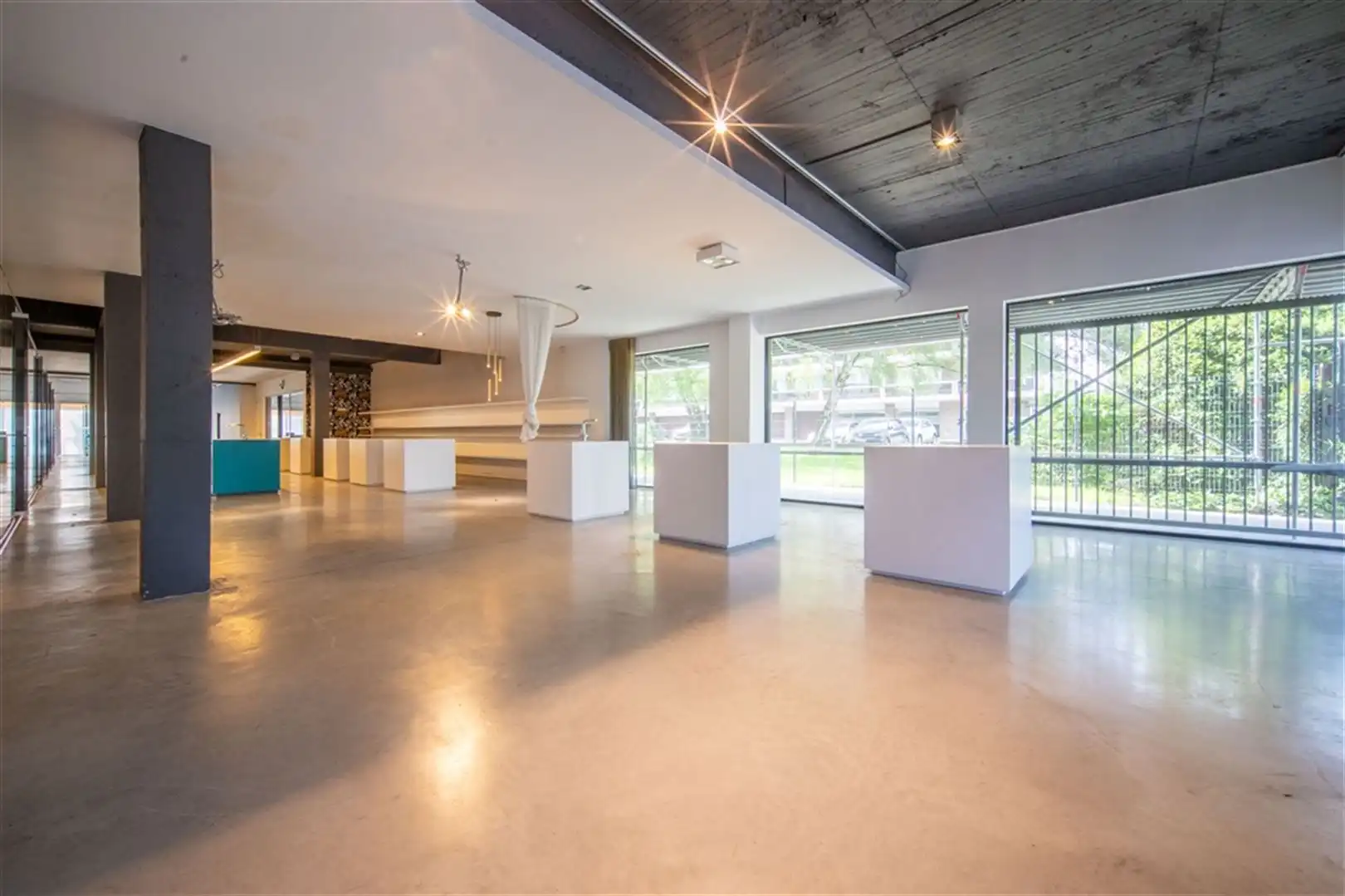 Gelijkvloers kantoor met parking te koop foto 8