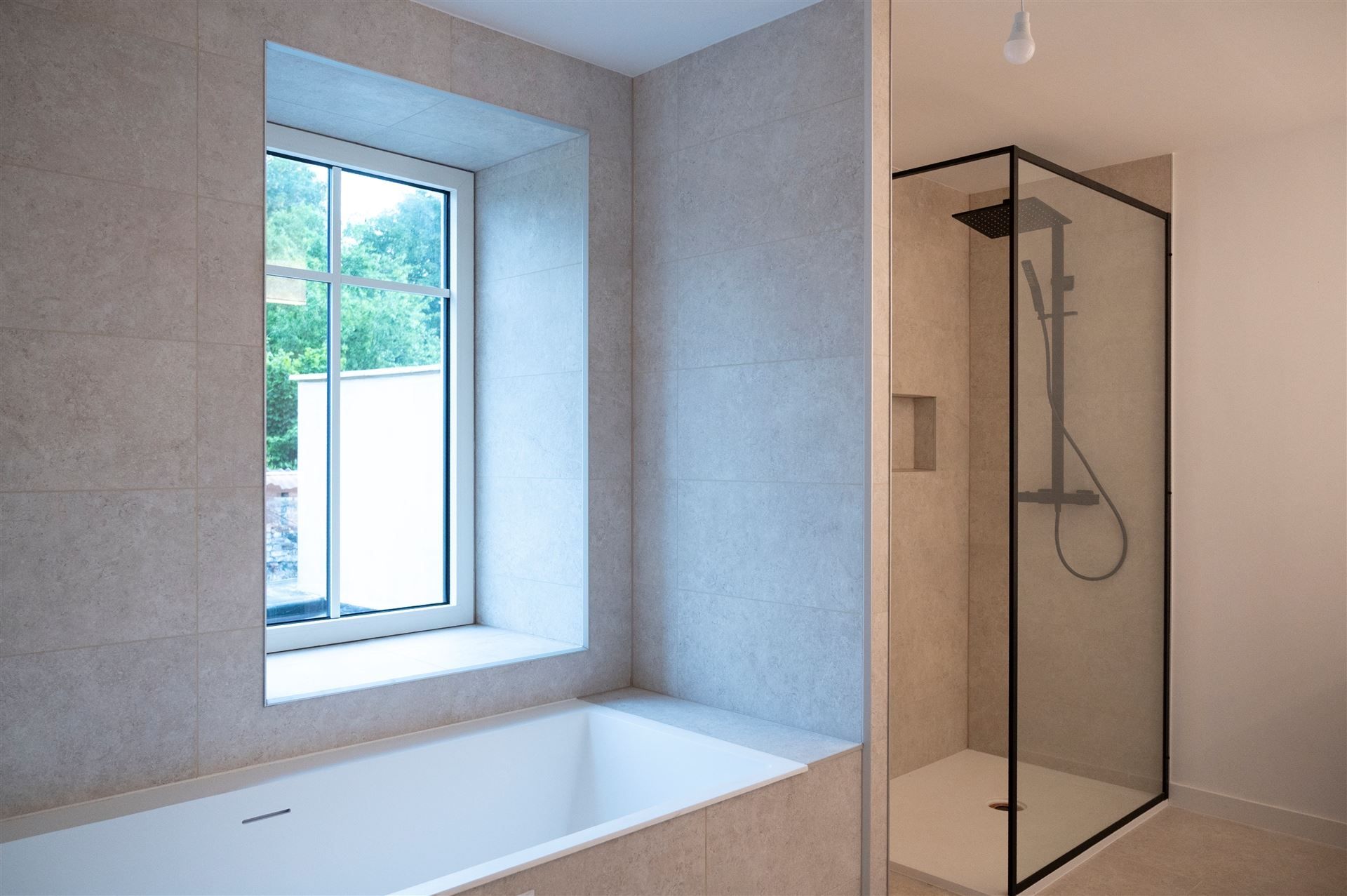 Prachtig gerenoveerde woning met tuin foto 12