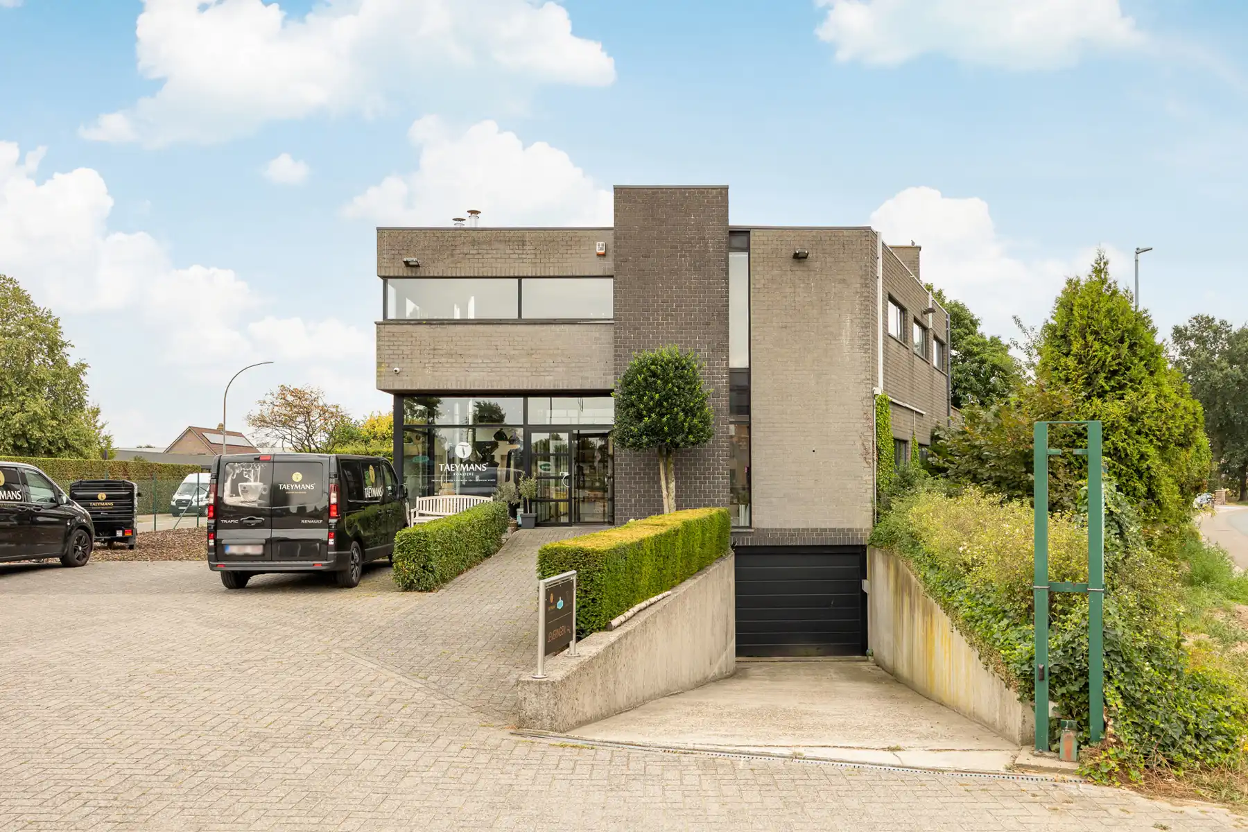 Woning met handelspand op een perceel van 1.497m². foto 38