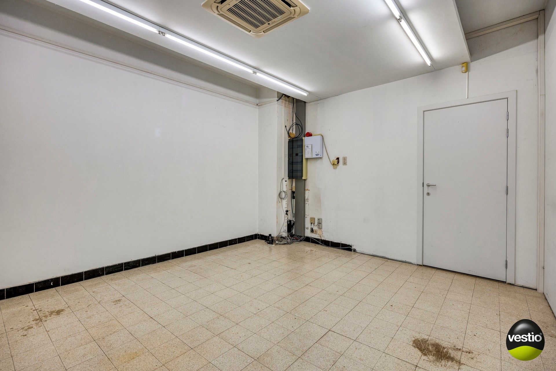 Architecturaal handelspand met bovenliggend (casco) appartement - Aldestraat 54. foto 10