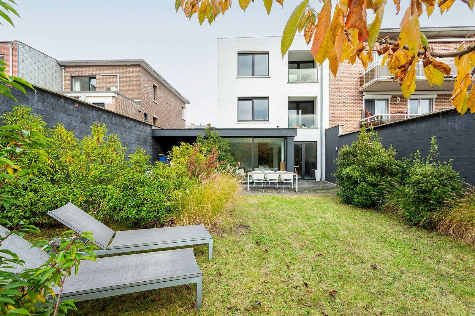 Gelijkvloers appartement met tuin (170m²), garage en oprit!  foto 9