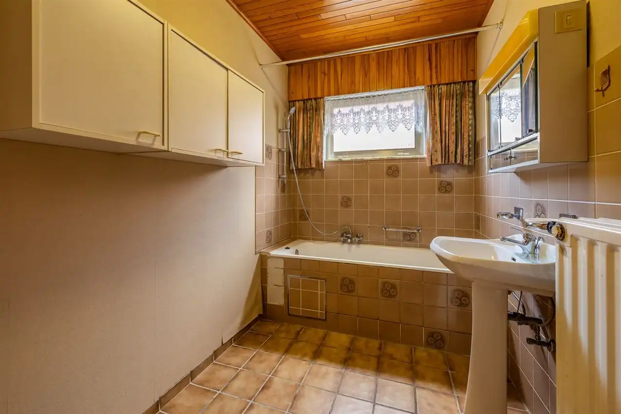 Unieke ligging boven de Mottevallei – renovatiekans met waarde-opportuniteit foto 18