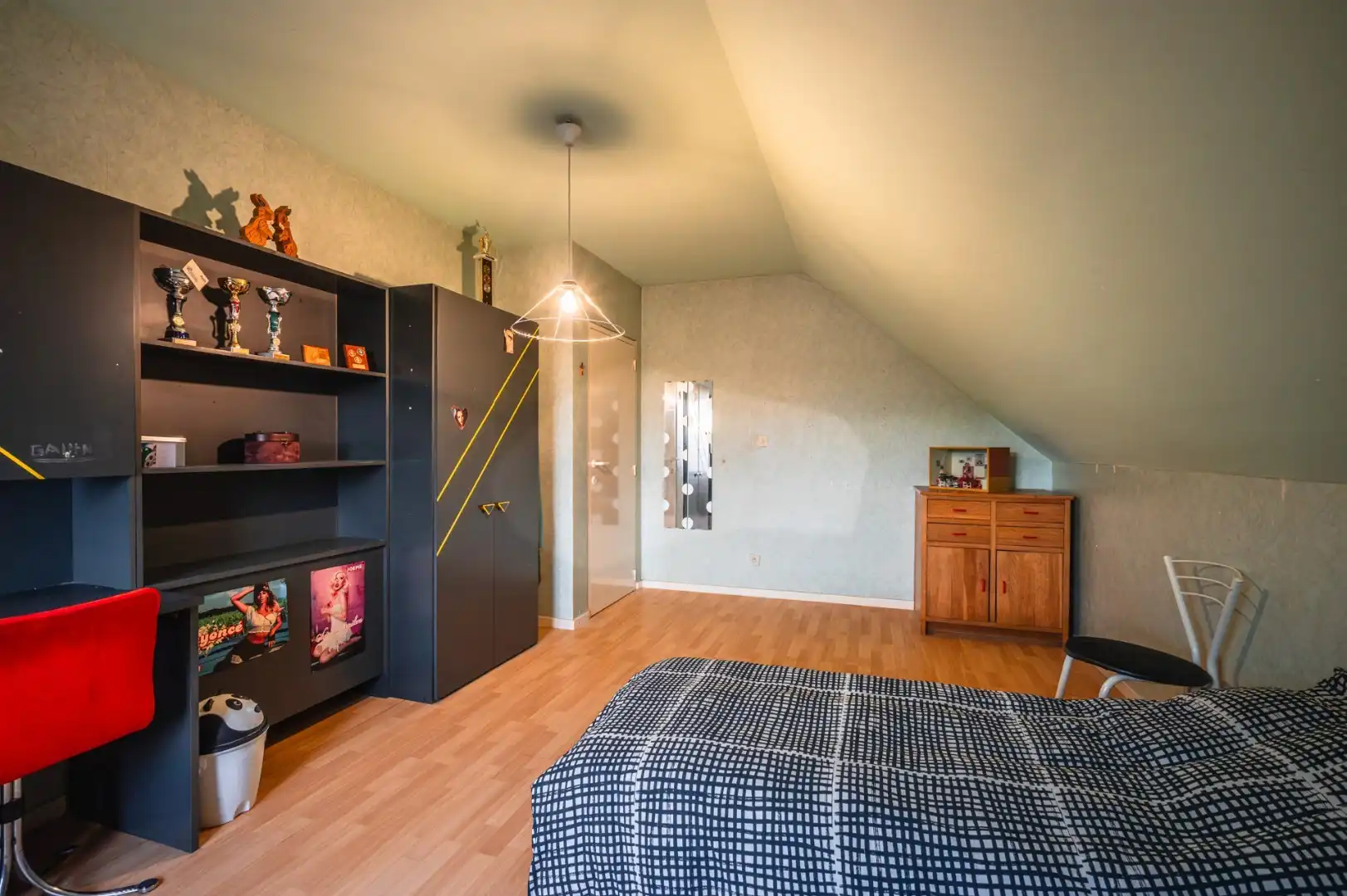 Villa met 6 kamers,  garage, 44 zonnepanelen, en veel ruimte op 810 m² foto 13