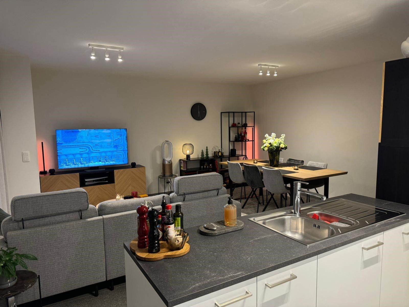 Splinternieuw appartement met lift op topligging foto 2