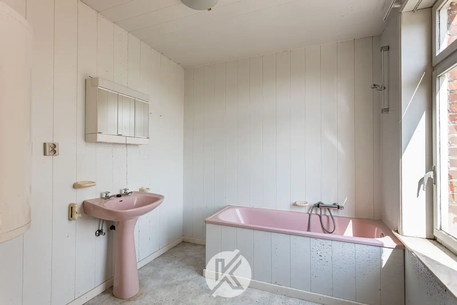 Te renoveren woning met groot volume foto 11