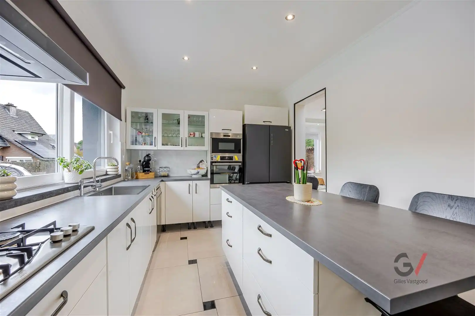 Instapklare gerenoveerde woning gelegen in Steenokkerzeel foto {{pictureIndex}}