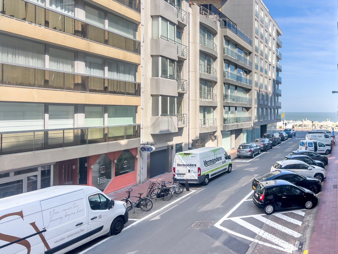 Prachtig gerenoveerd appartement met 2 slpk. gelegen in een rustige zijstraat van de Zeedijk ter hoogte van het Driehoeksplein. Garage mogelijk. foto 2