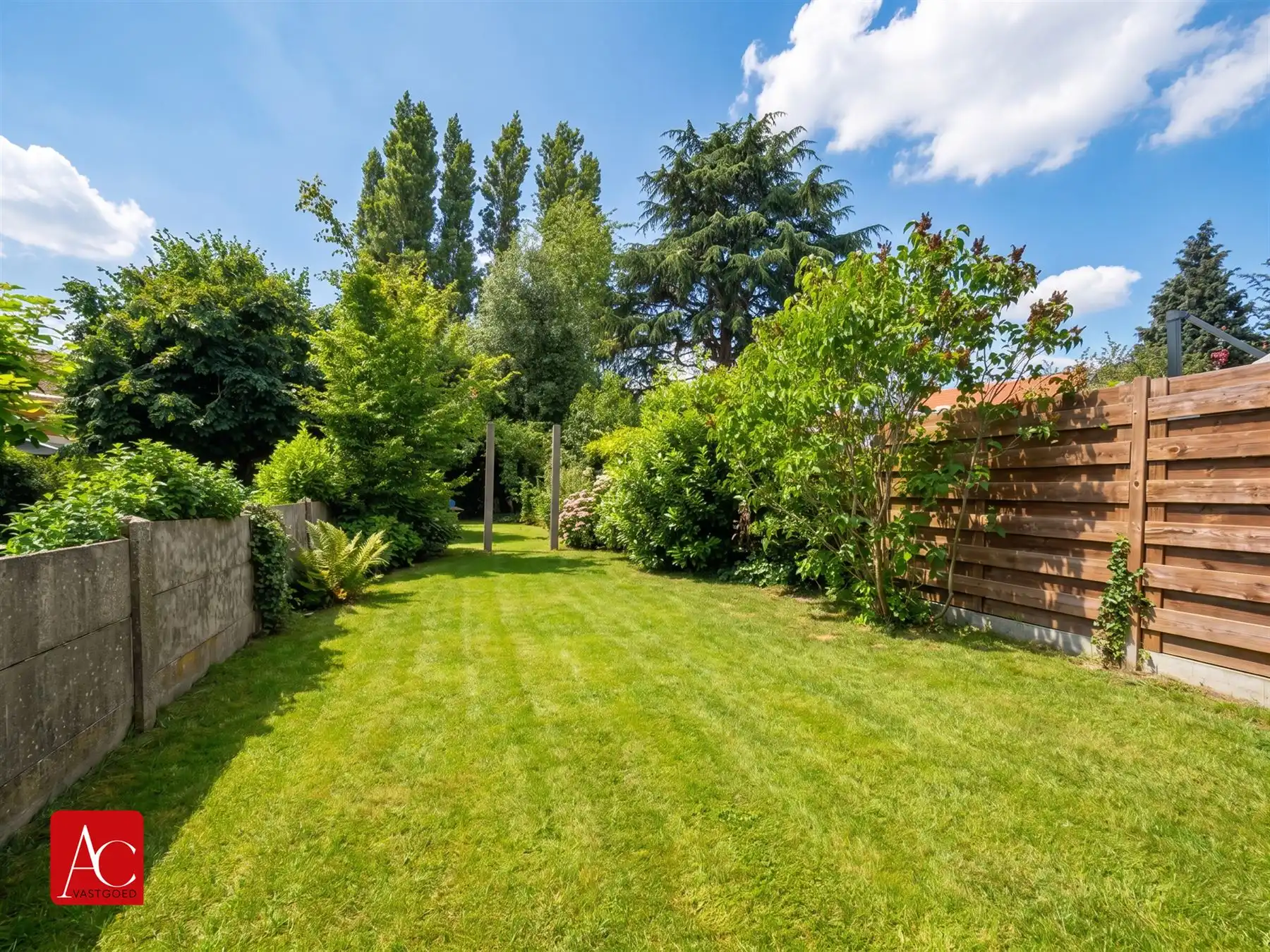 Goed gelegen woning met tuin ter renovatie foto 10