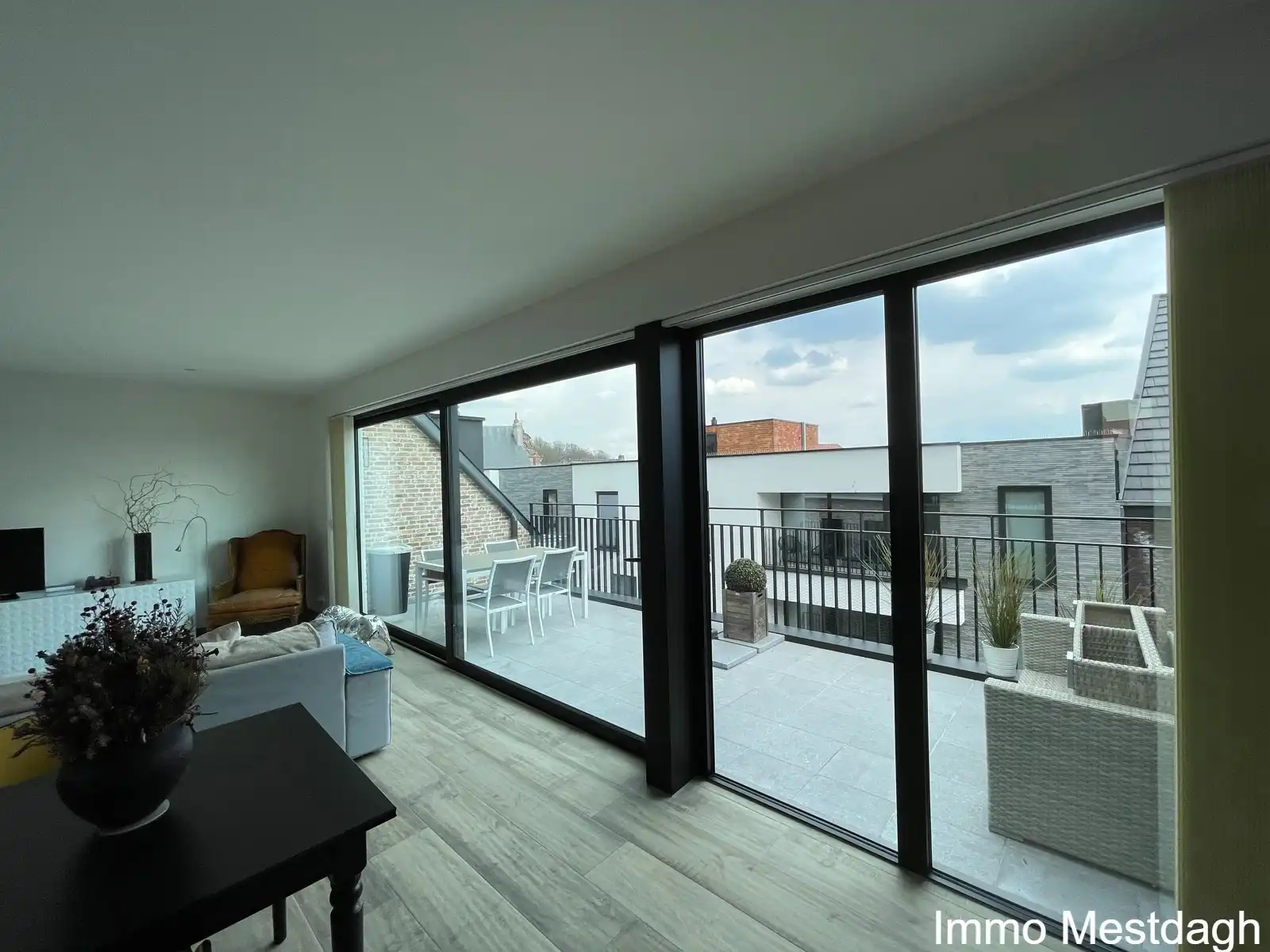 Lichtrijk Penthouse met Zuid-Terras in Hartje Diest foto 8