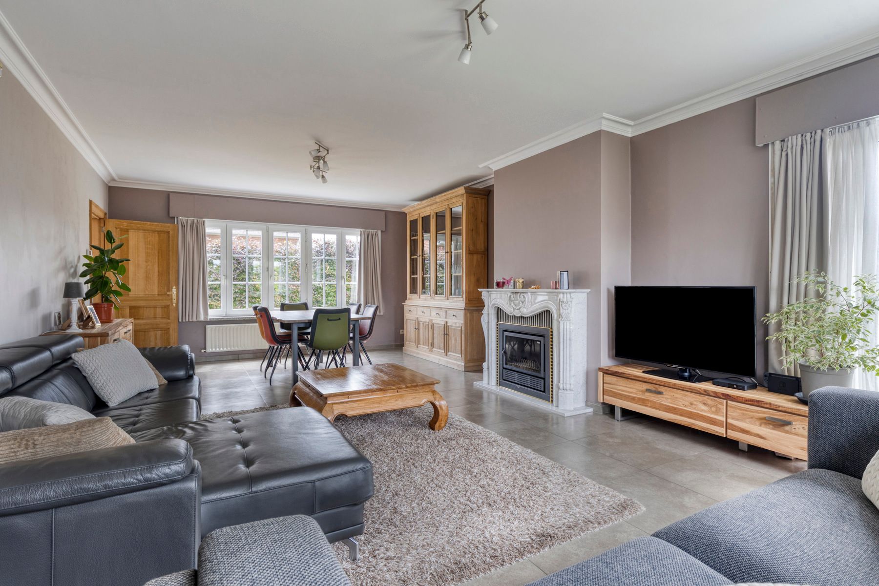 Perfect onderhouden villa met 4 slaapkamers, garage en tuin foto 2