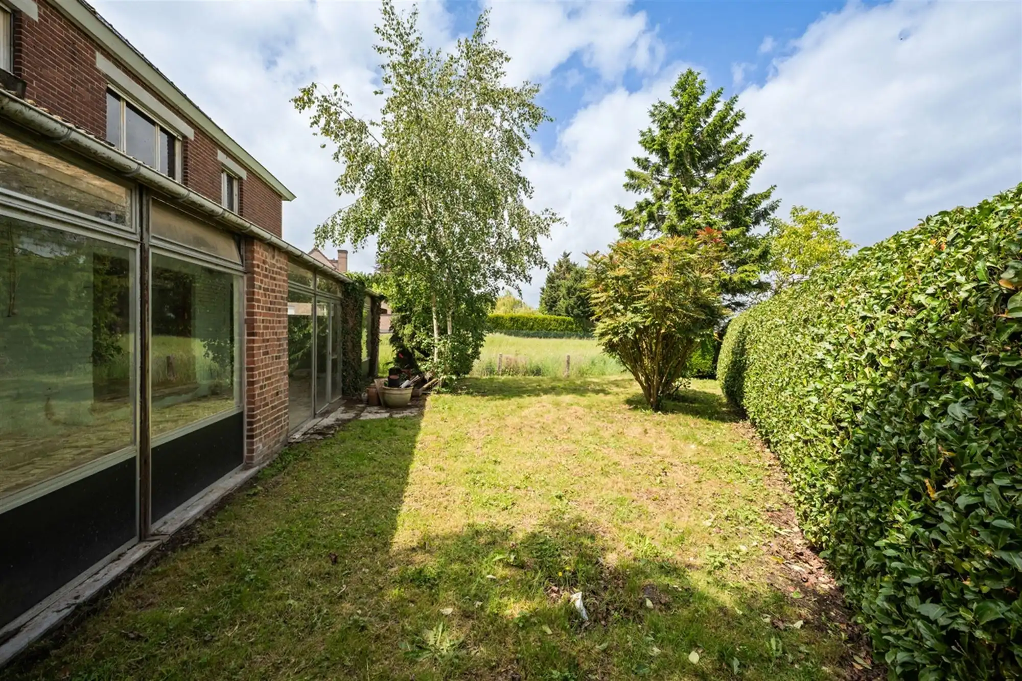 Te renoveren RUIME KARAKTERVOLLE OPEN BEBOUWING met 3 slpks, garage, polyvalente ruimte & tuin op een perceel van ca. 765m² foto 6