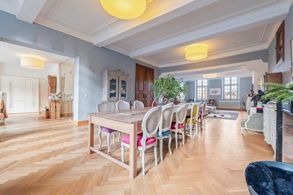 ICONISCH HANDELSPAND MET LUXUEUZE WOONST OP DE GROTE MARKT VAN SINT-TRUIDEN foto 55