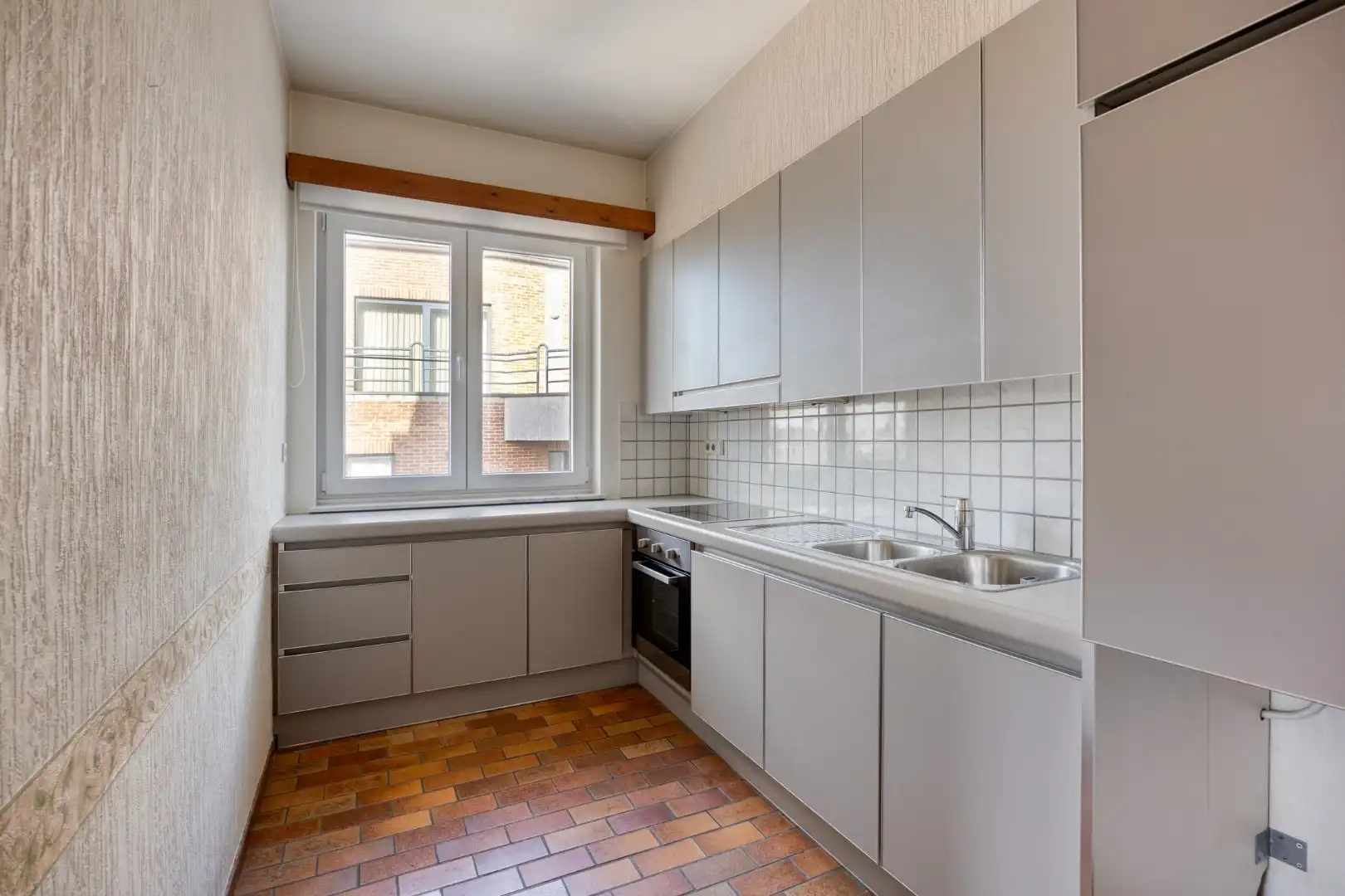 Ruim appartement met zonnig terras, stadscentrum Tongeren - centrale ligging en open uitzicht foto 8