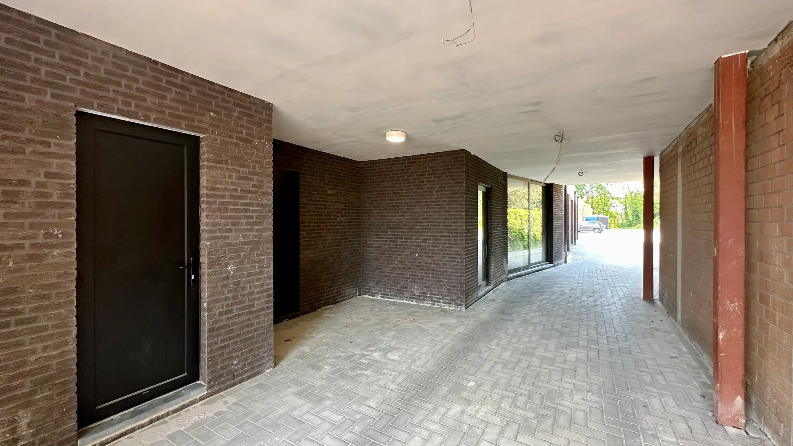 Uitzonderlijke handelsruimte van circa 366m² met parking! foto 4