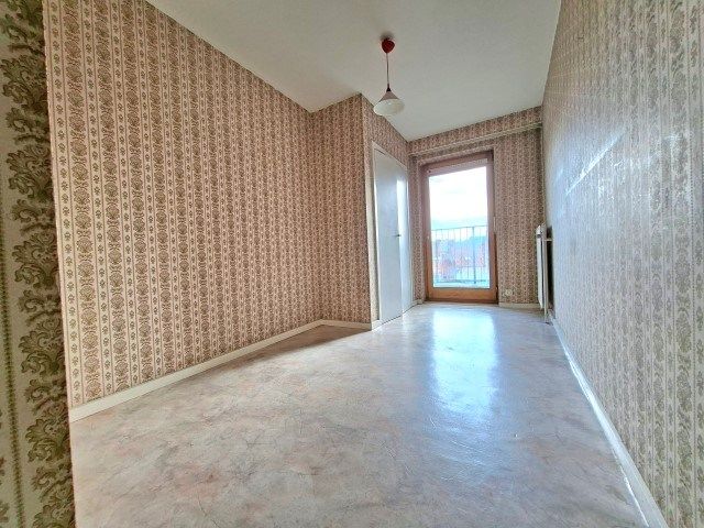Ruim te moderniseren appartement foto 11