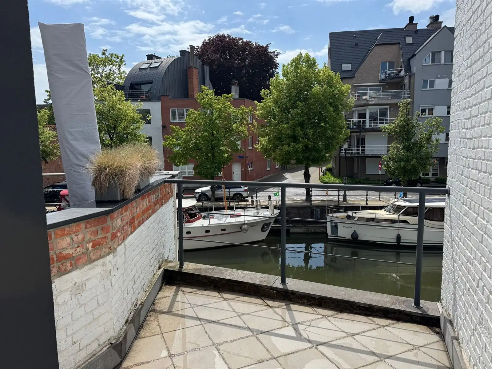 Huis aan het water foto 13