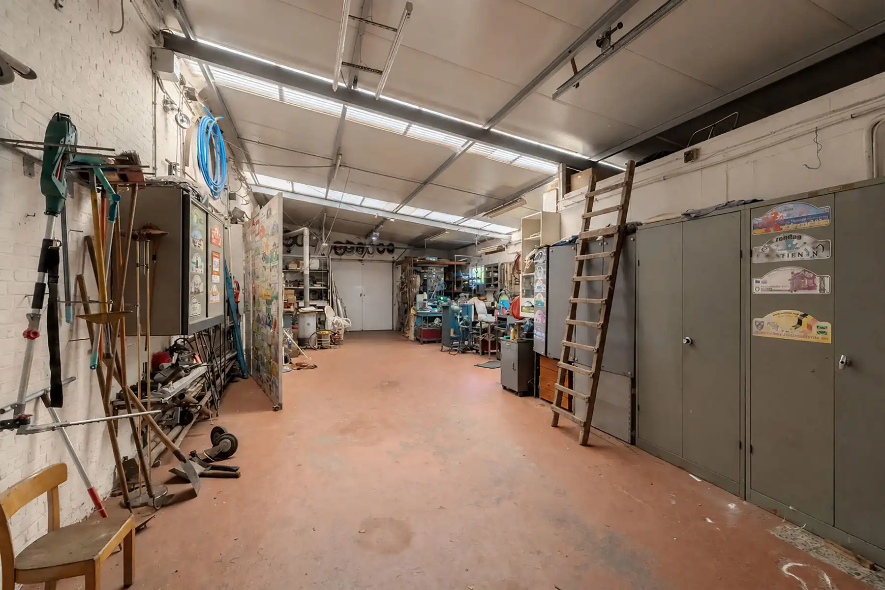 OB met 3 slpk + bureau en magazijn van 177m² op 965m² foto 3