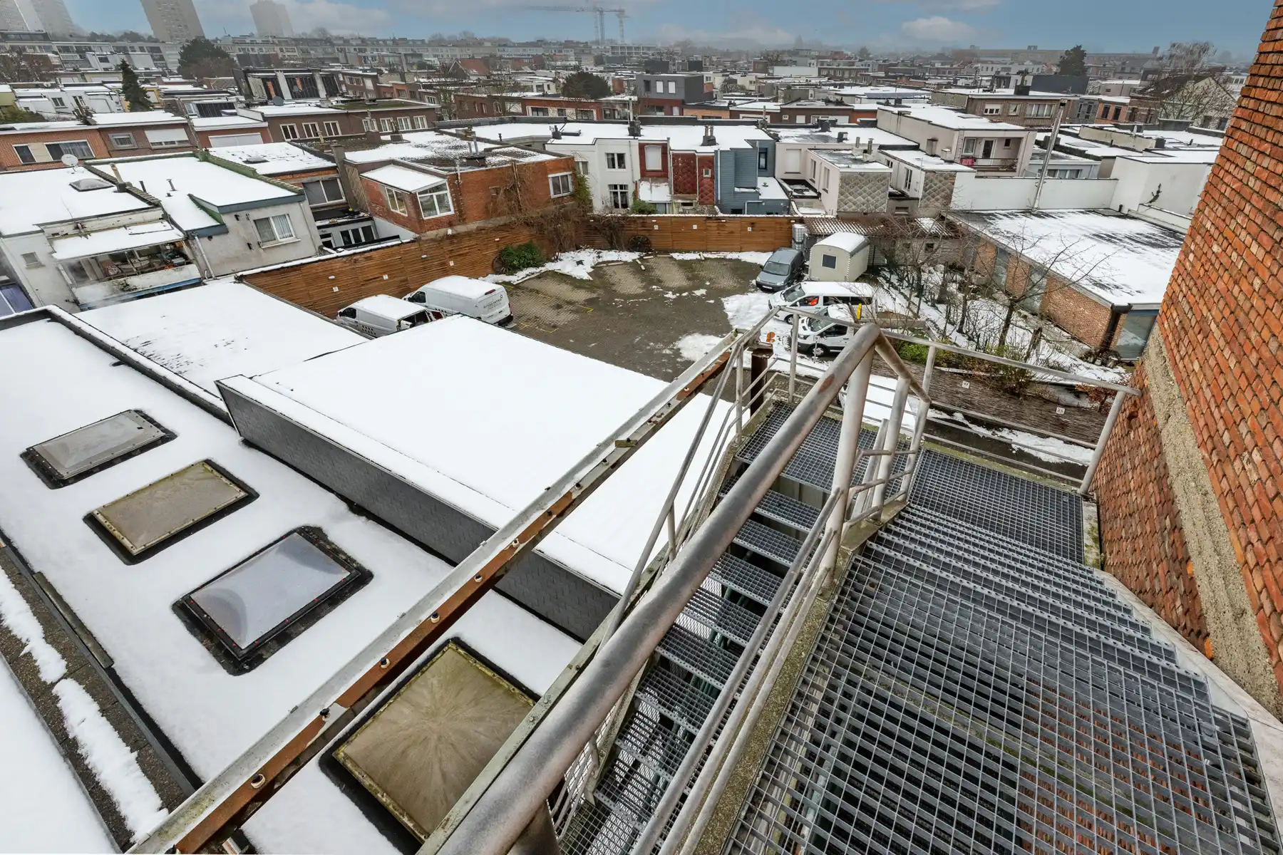 Ruim en veelzijdig bedrijfspand met parking en opslag foto 69