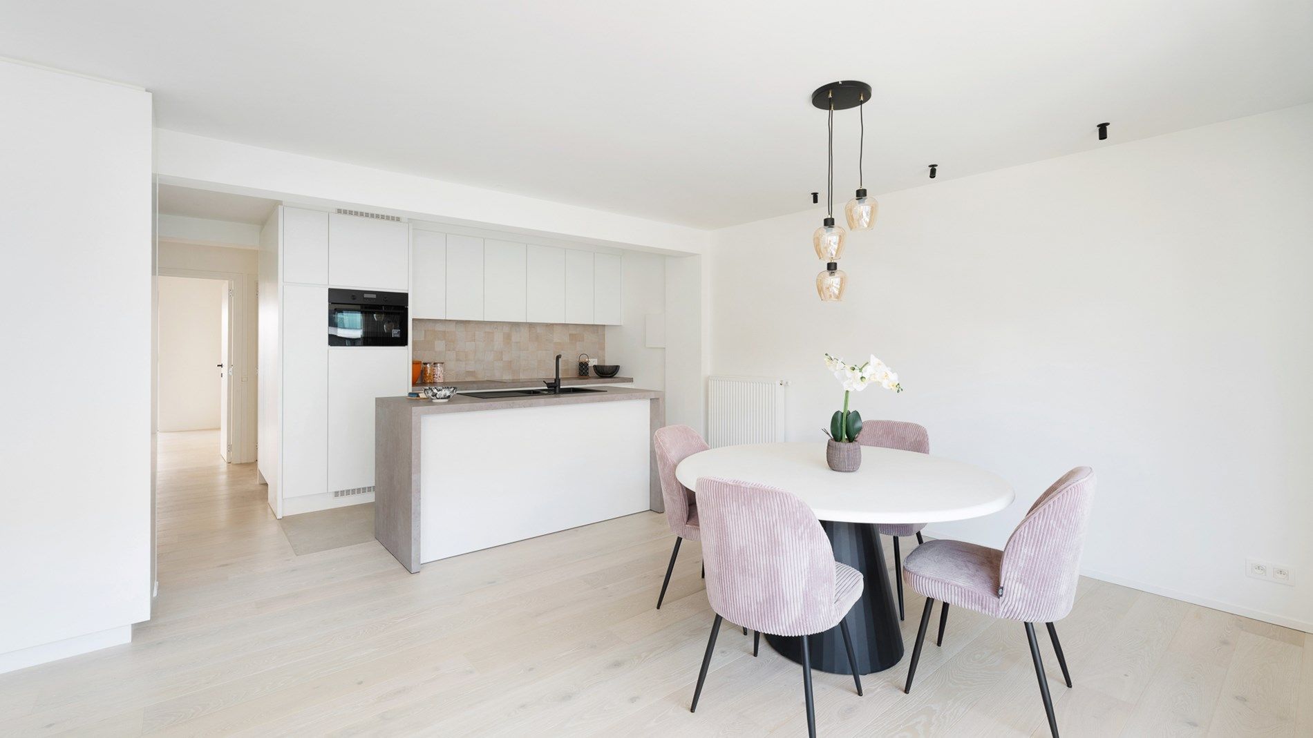 Luxueus gerenoveerd tweeslaapkamerappartement aan de vernieuwde boulevard van Heist foto 3