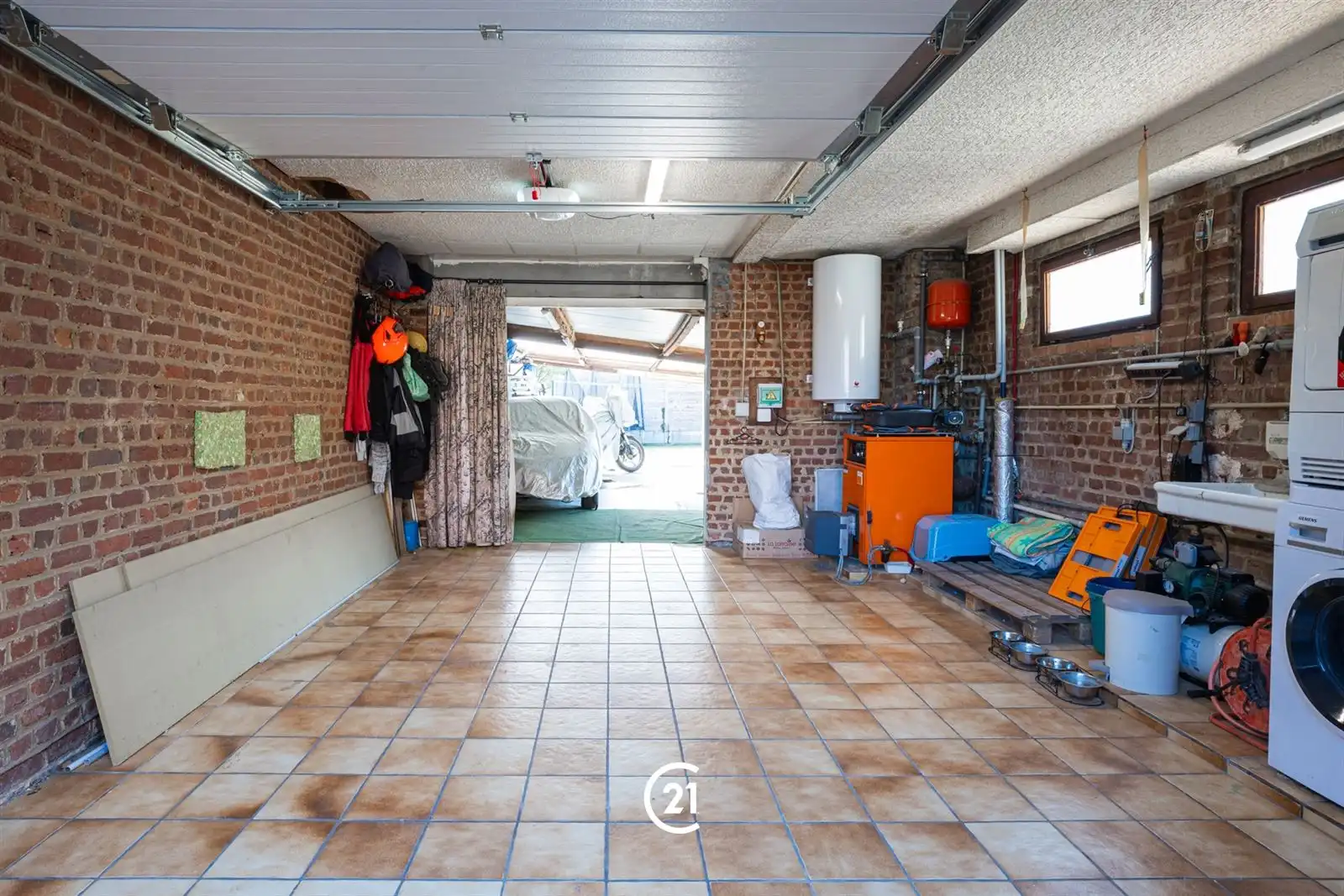 Goed gelegen gezinswoning met 3 ruime kamers, garage, tuin en berging foto 22