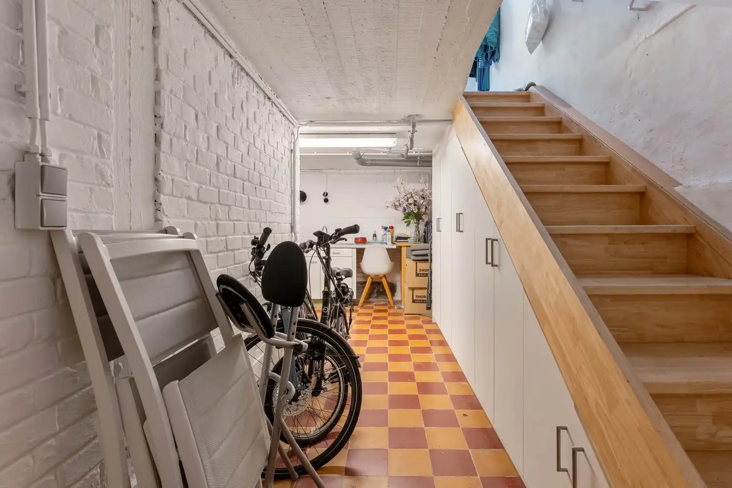 Gerenoveerde en energiezuinige(B-label) woning met 3 slaapkamers, 2 badkamers, een dressing, een garage met een oprit en een tuin nabij het station van Leuven! foto 28