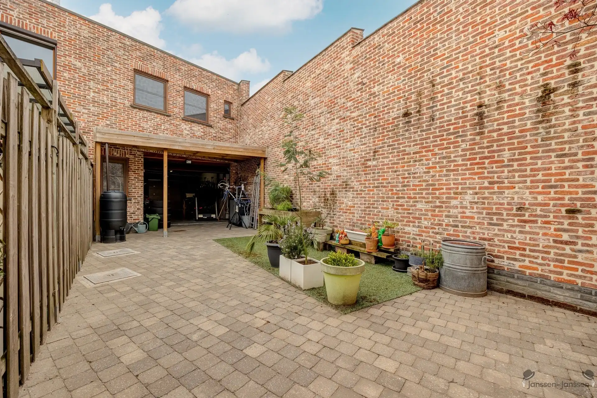 Ruime woonst met tuin en terras foto 9