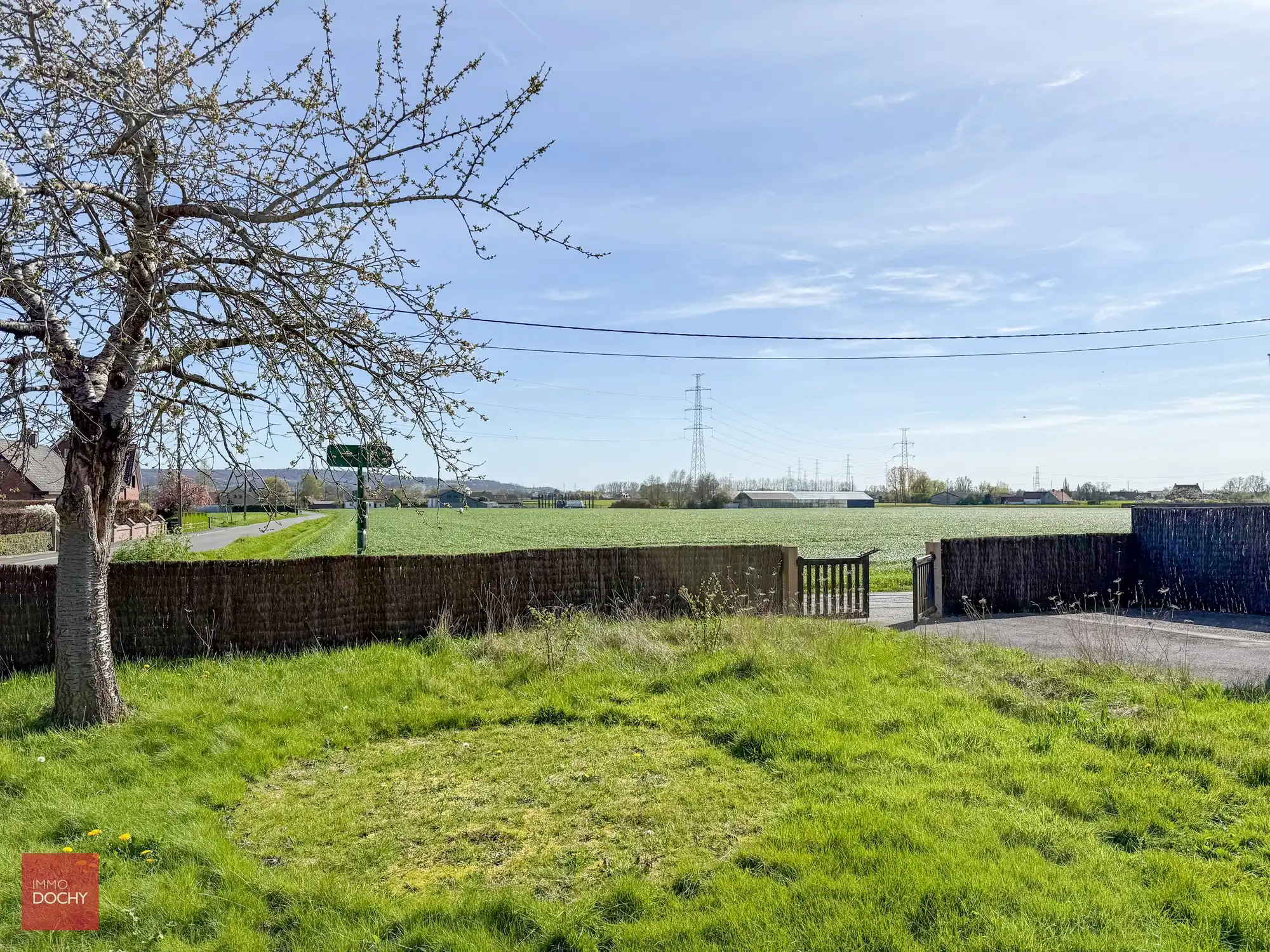 Hoofdfoto van de publicatie: Landelijk gelegen tweewoonst nabij centrum | hoek Kouterweg Neerstraat