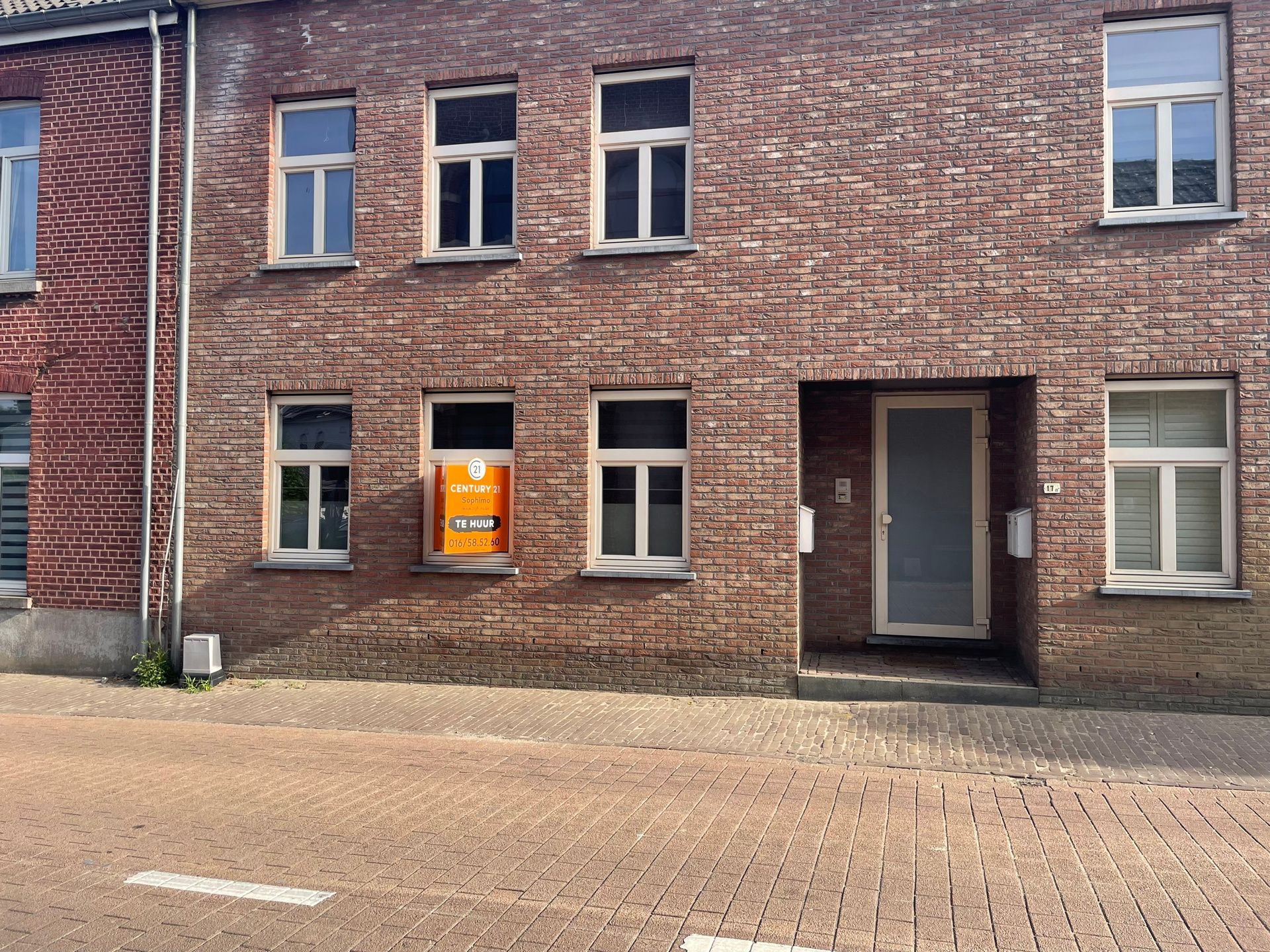 Ruim gelijkvloers appartement met tuin foto {{pictureIndex}}