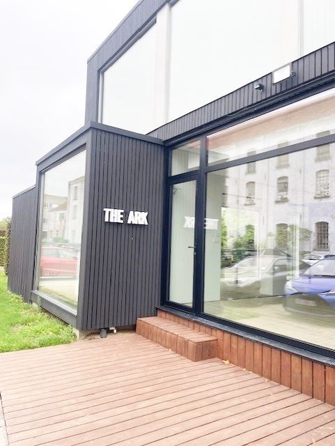 HIPPE KANTOREN-POLYVALENT GEBOUW NABIJ OPRIT E40 foto 9