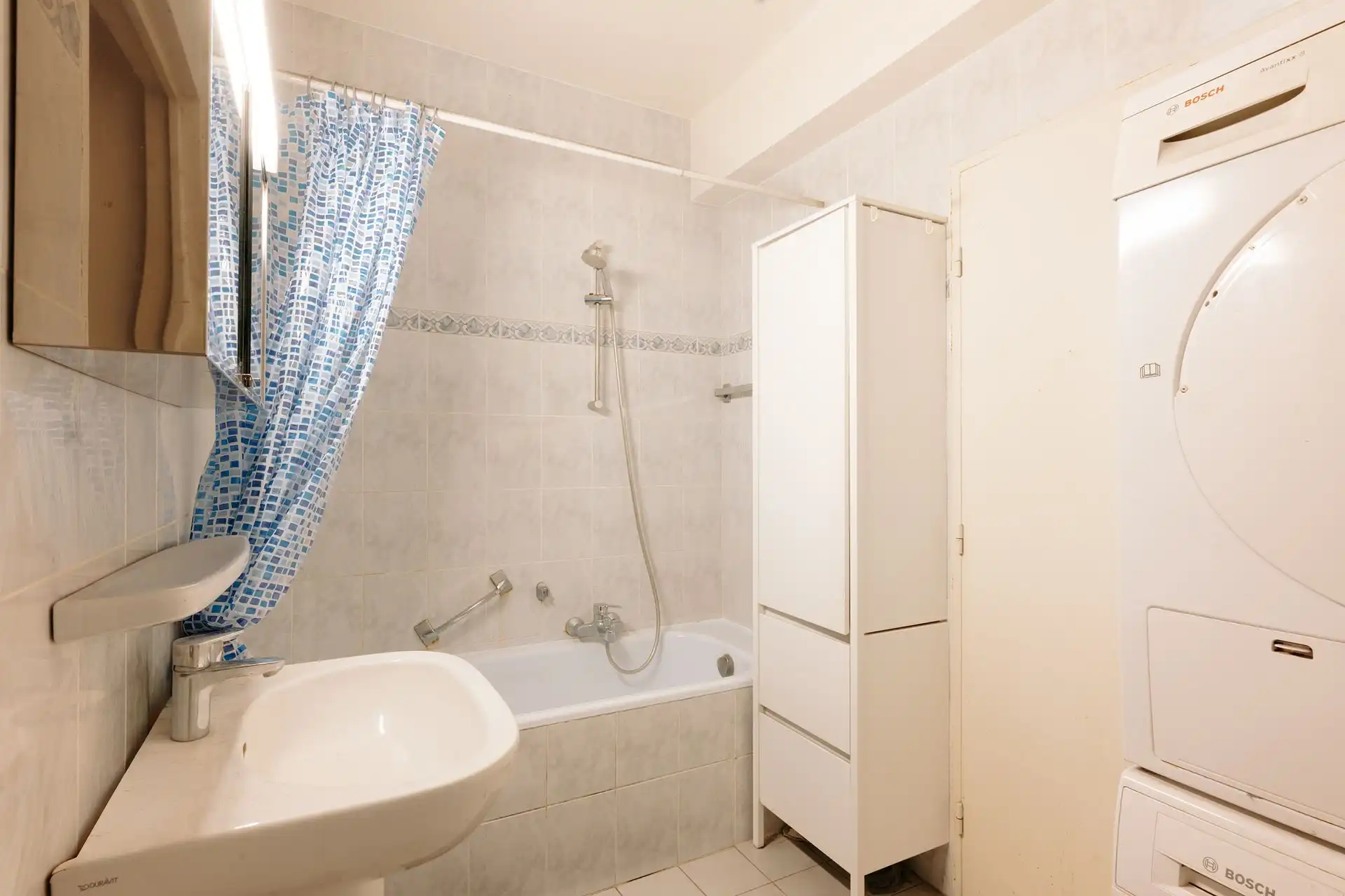 Karaktervol appartement met 2 kamers en dressing-bureau foto 17