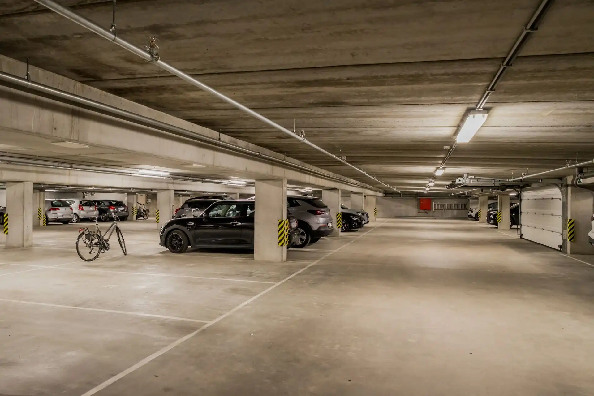APP. MET 2 SLPKM., TERRAS EN AUTOSTAANPLAATS IN MECHELEN foto 4