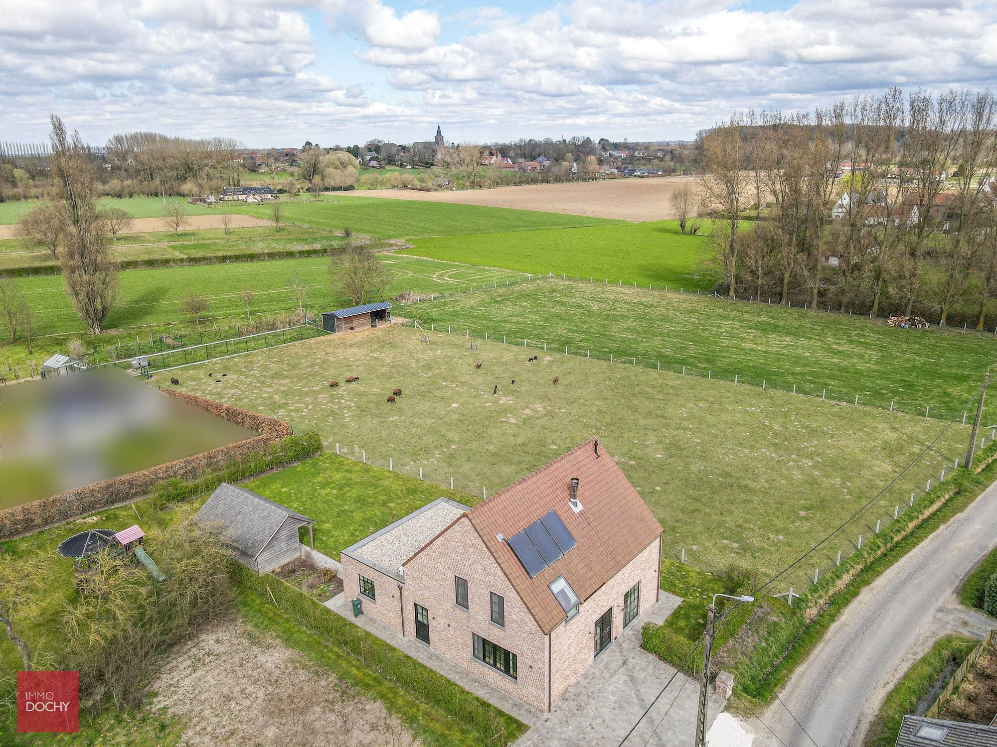 Recent gebouwde villa met prachtig landelijk zicht nabij centrum Wannegem foto {{pictureIndex}}