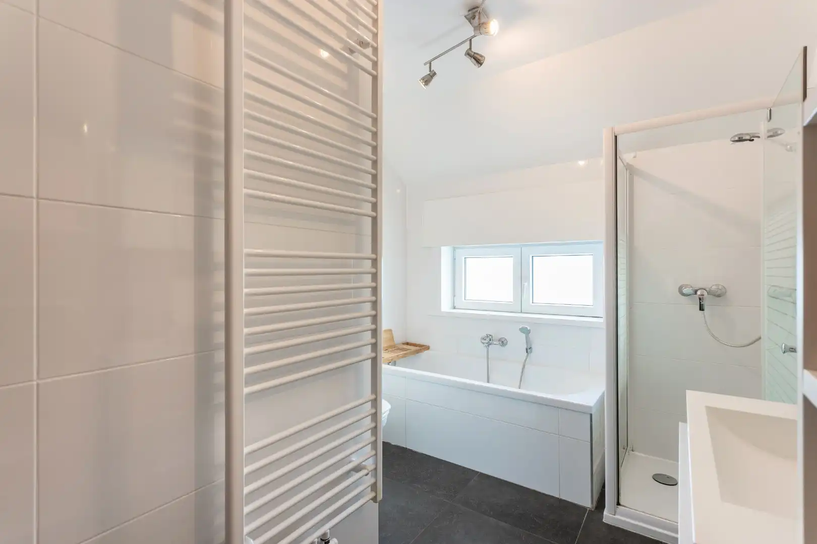 Gerenoveerde 3-gevelwoning met tuin en 4 slaapkamers te Sint-Genesius-Rode foto 21
