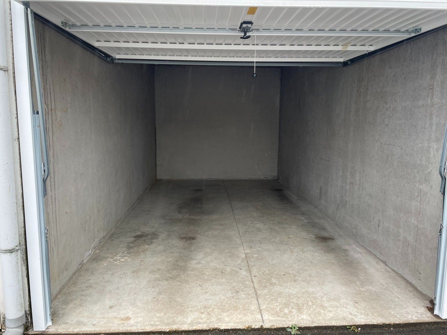 Gemakkelijk bereikbare garagebox dichtbij de Lidl foto 2