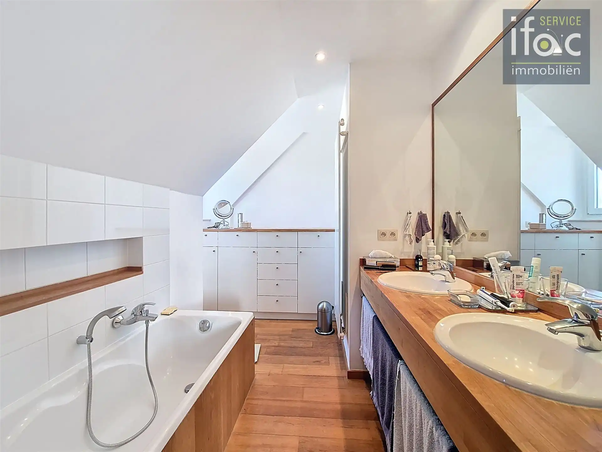 Centraal en rustig gelegen zuid gerichte villa op 11a16ca  foto 29