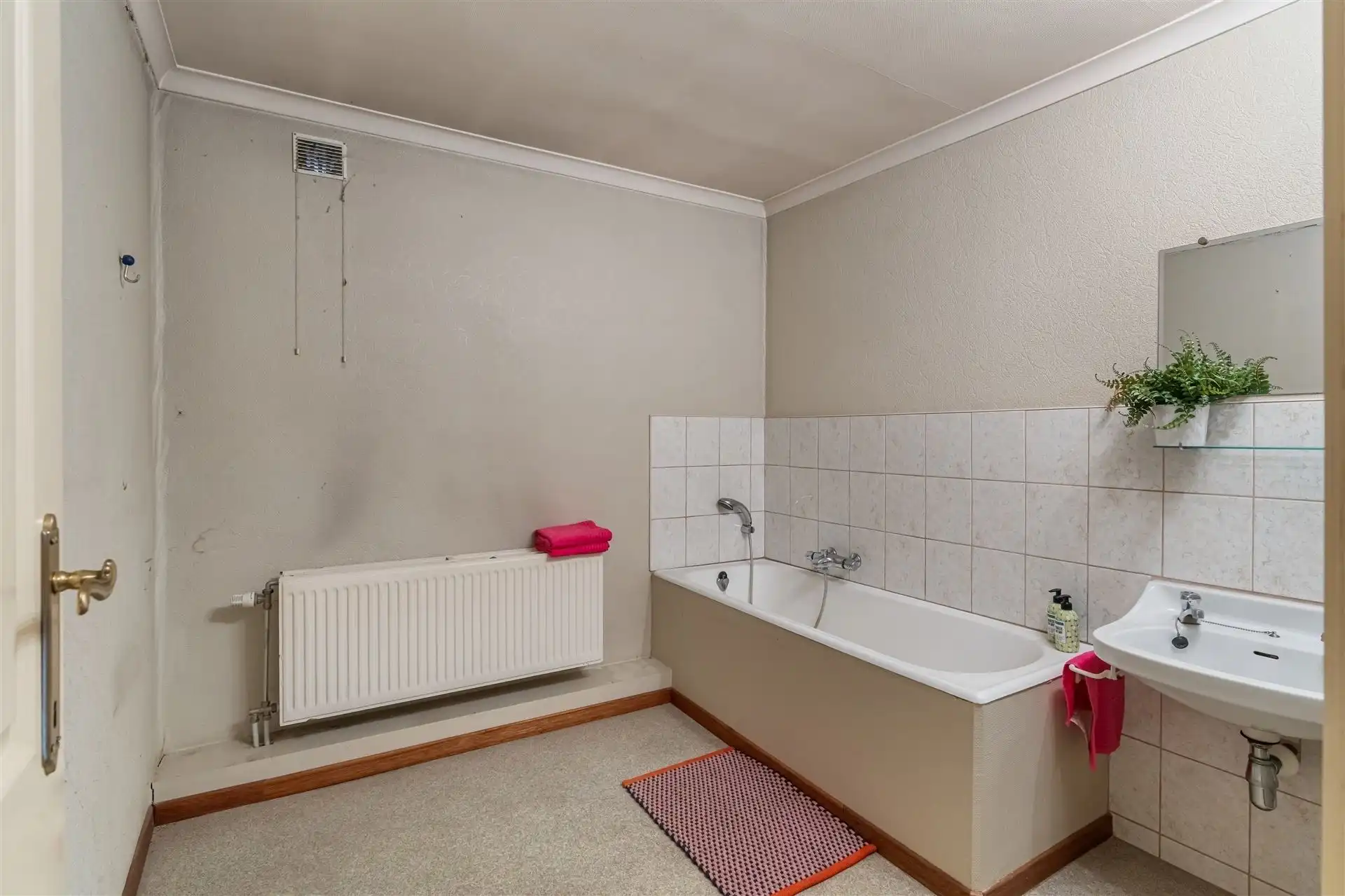 Woning met handelsgedeelte en opslagplaats. foto 29