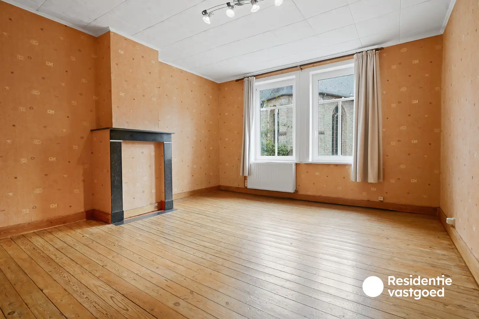 Veelzijdig eigendom met handelsruimte, ruime woning en bouwgrond in centrum Merkem! foto 14