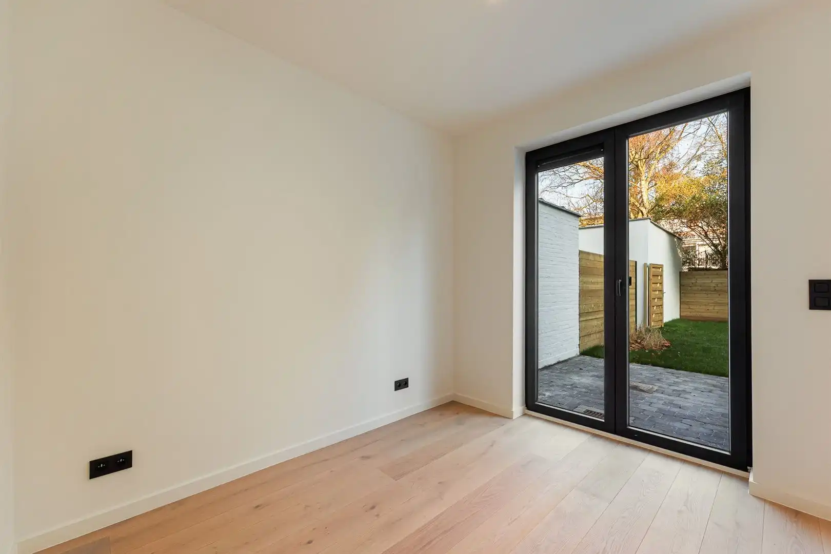 Gerenoveerd appartement met tuin en fietsenberging foto 13