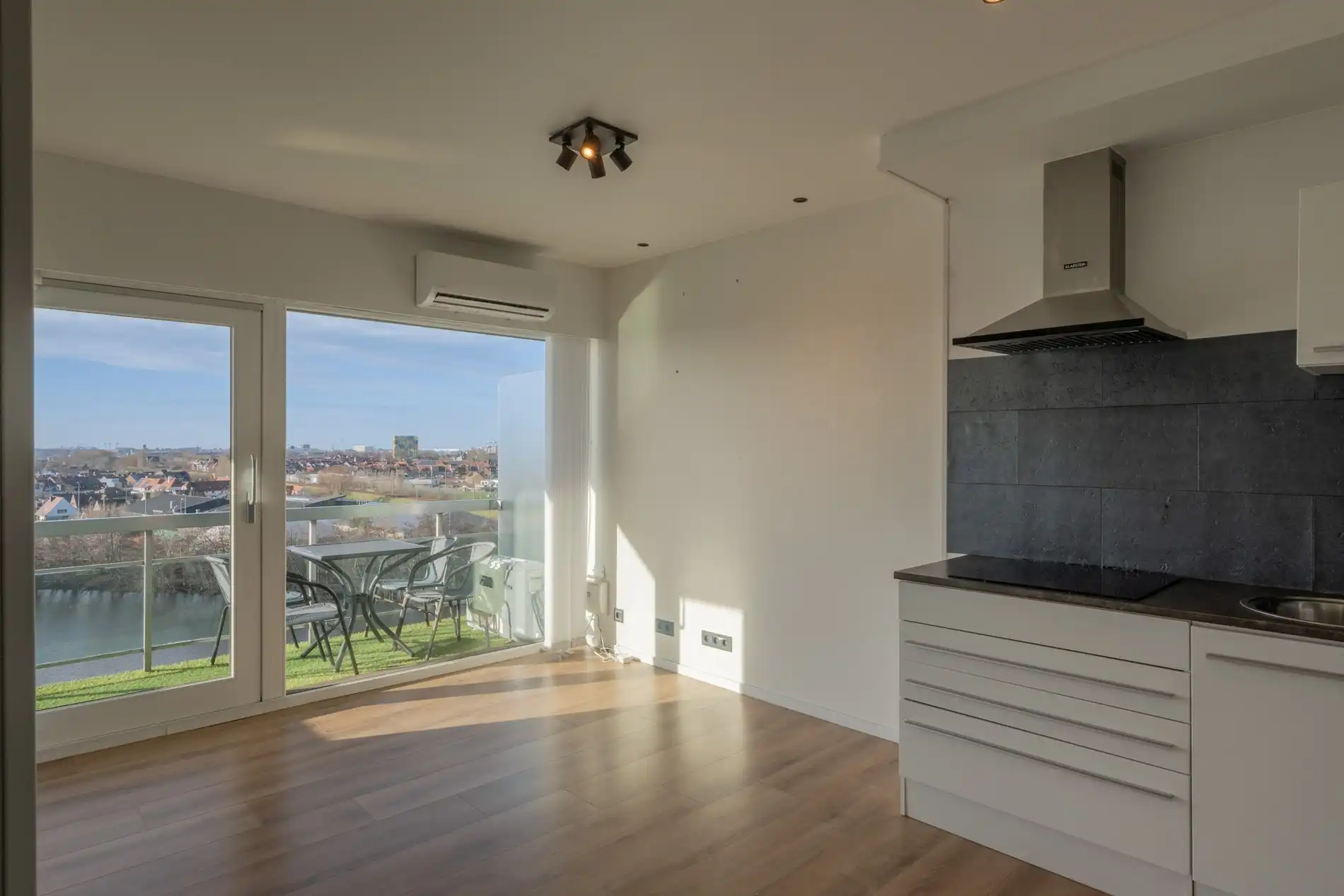 Appartement met breed zonneterras te Heist-Duinbergen foto 6