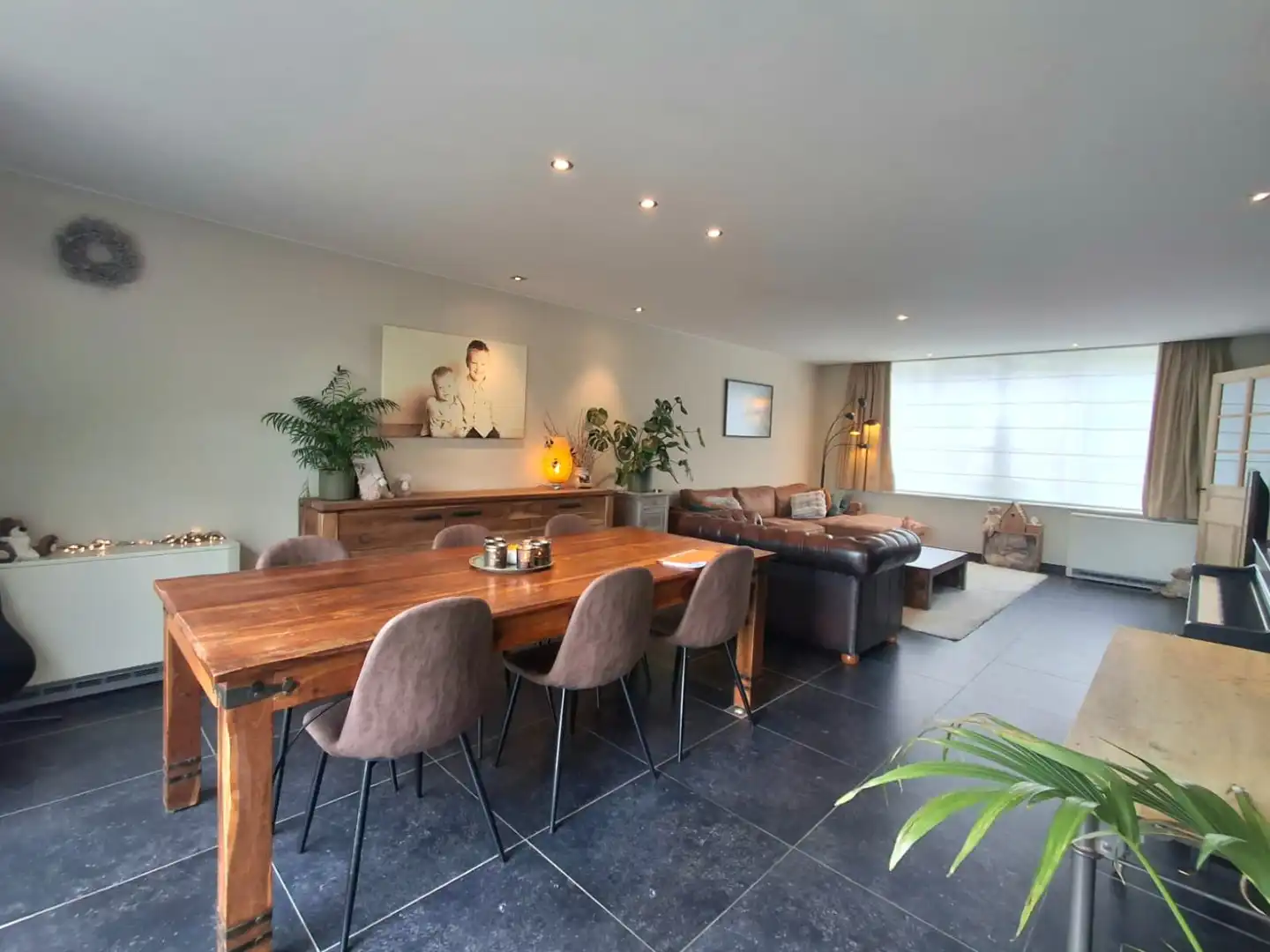 GERENOVEERDE GEZINSWONING MET 3 SLAAPKAMERS EN GARAGE IN HARTJE RUISELEDE foto {{pictureIndex}}