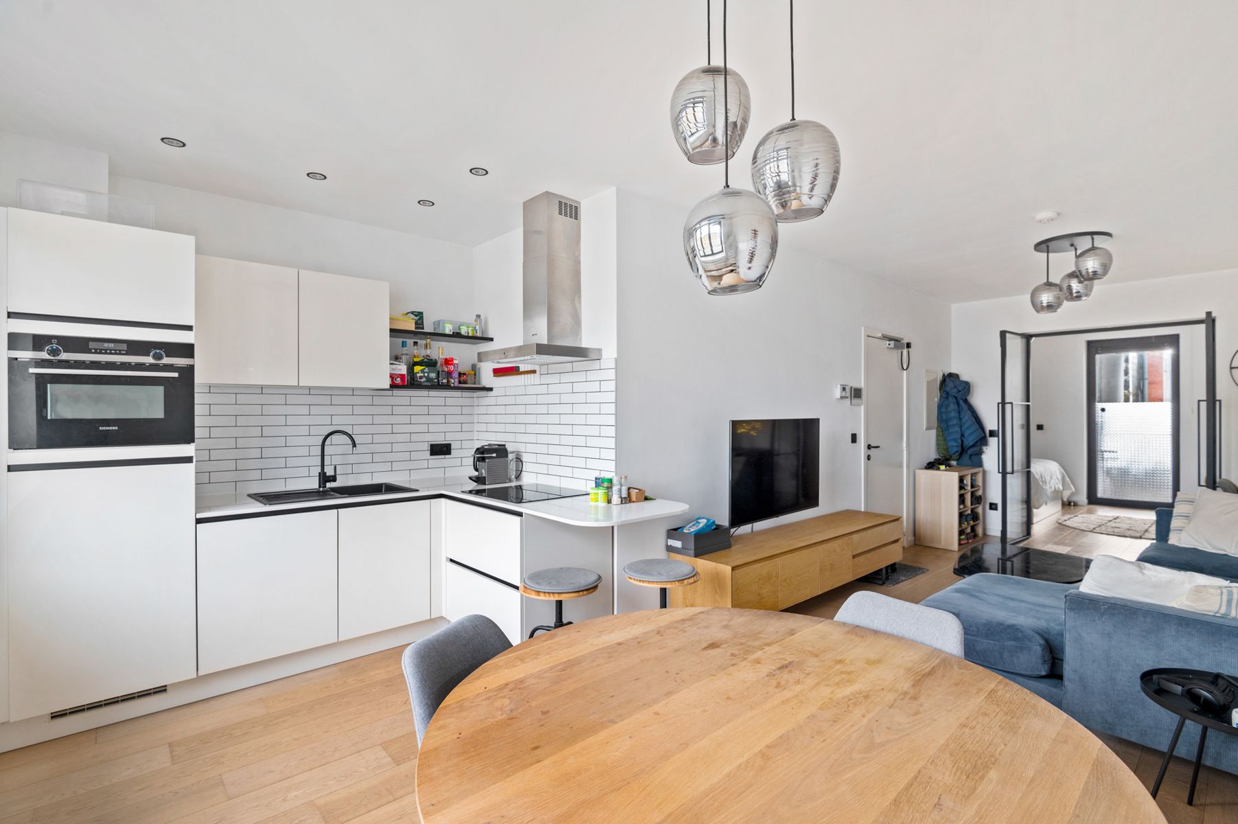 Gerenoveerd en stijlvol appartement met terras! foto {{pictureIndex}}