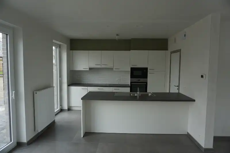 Recente nIeuwbouwwoning met 3 slk en carport foto 4