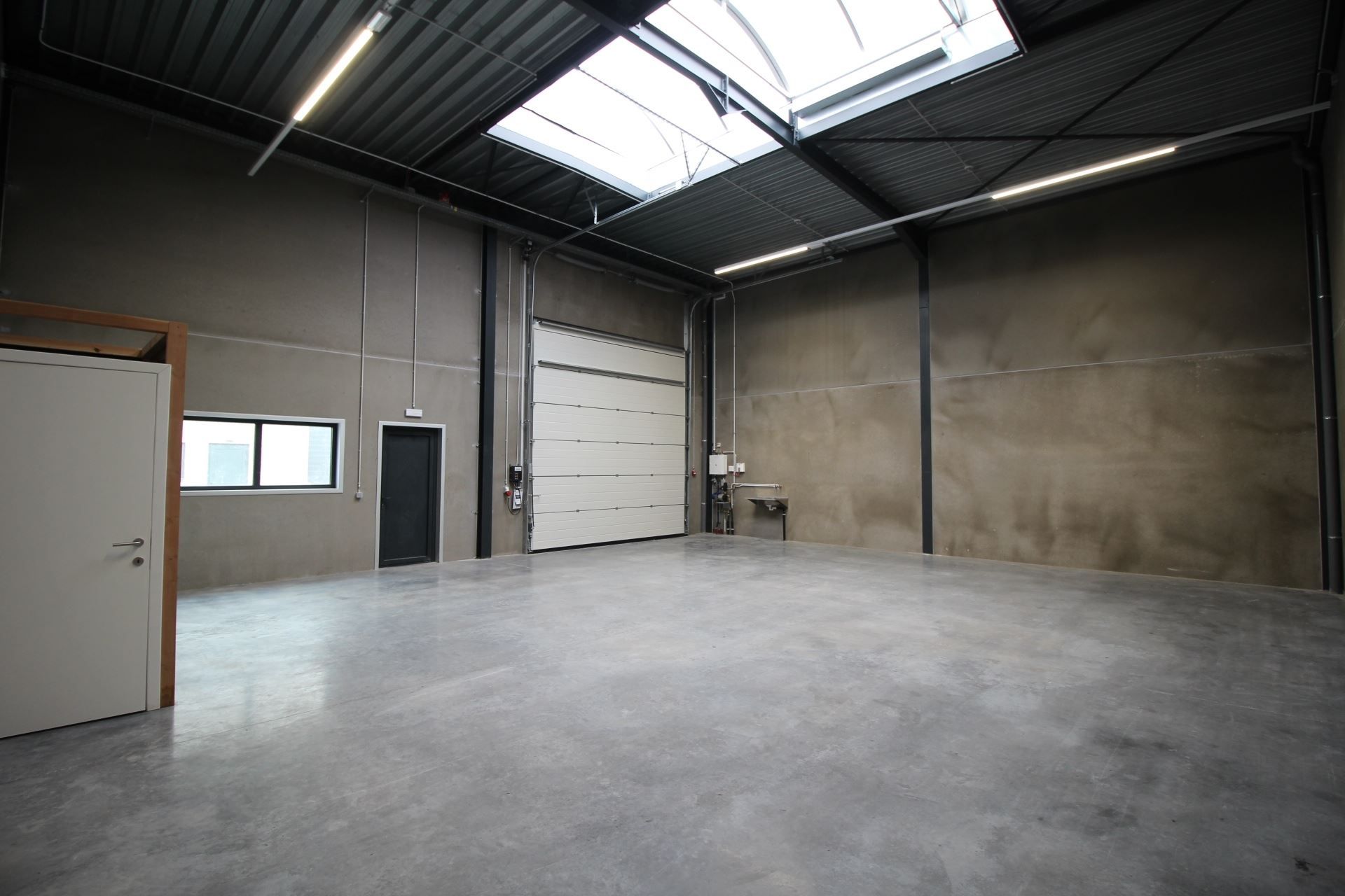 Unit, nieuwbouw, te huur voor opslag of productie. foto 5